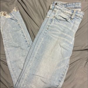 Light Wash American Eagle Jegging